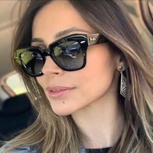 Ray-Ban Black Sunglasses with Glossy Frames and Dark Tinted Lenses